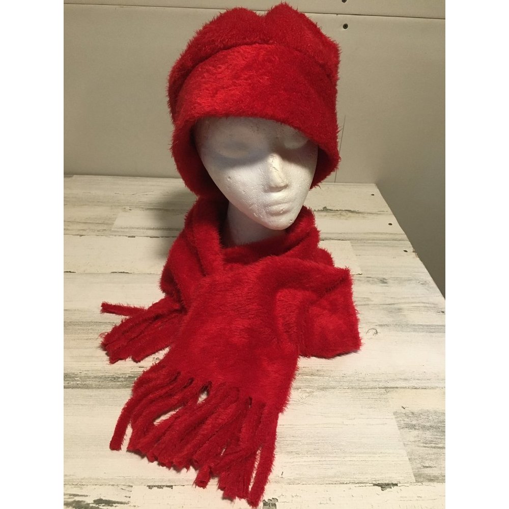 Red furry beenie hat & matching scarf with fringe